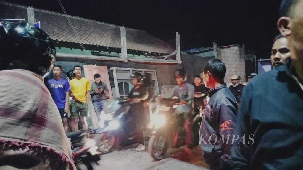 Puluhan orang dari kelompok massa yang terlibat bentrokan dipulangkan dari Kabupaten Magelang, Jawa Tengah, dengan pengawalan aparat Polri dan TNI, Minggu (15/10/2023) sekitar pukul 21.30.