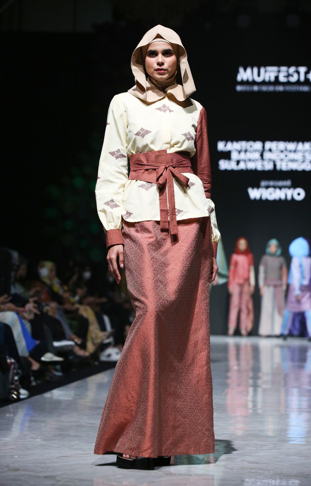 Karya perancang Wignyo di ajang Muslim Fashion Festival atau Muffest 2023, di Jakarta, awal Maret 2023. 