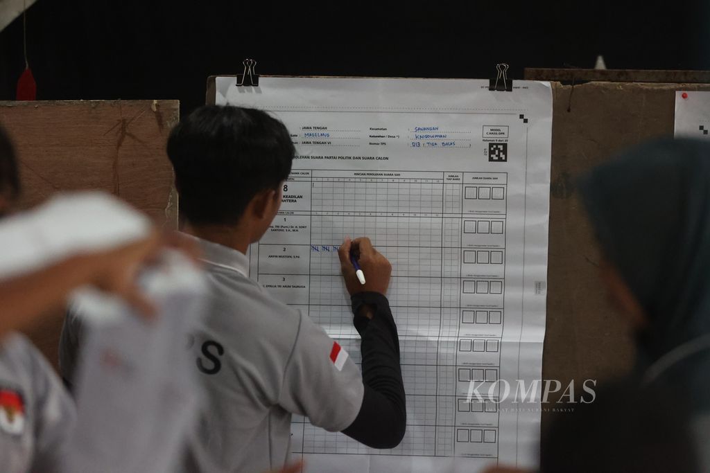 Officials from the Election Committee are counting votes at Polling Station 013 in Krogowanan Village, Sawangan, Magelang, Central Java on Wednesday (14/2/2024). The polling station is decorated with the theme of "Jatilan" art as a manifestation of preserving traditional art.