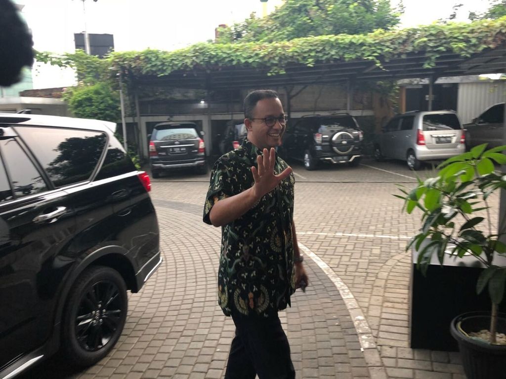 Gubernur DKI Jakarta Anies Baswedan saat berkunjung ke Kantor DPP Partai Keadilan Sejahtera, Sabtu (14/7/2018). 