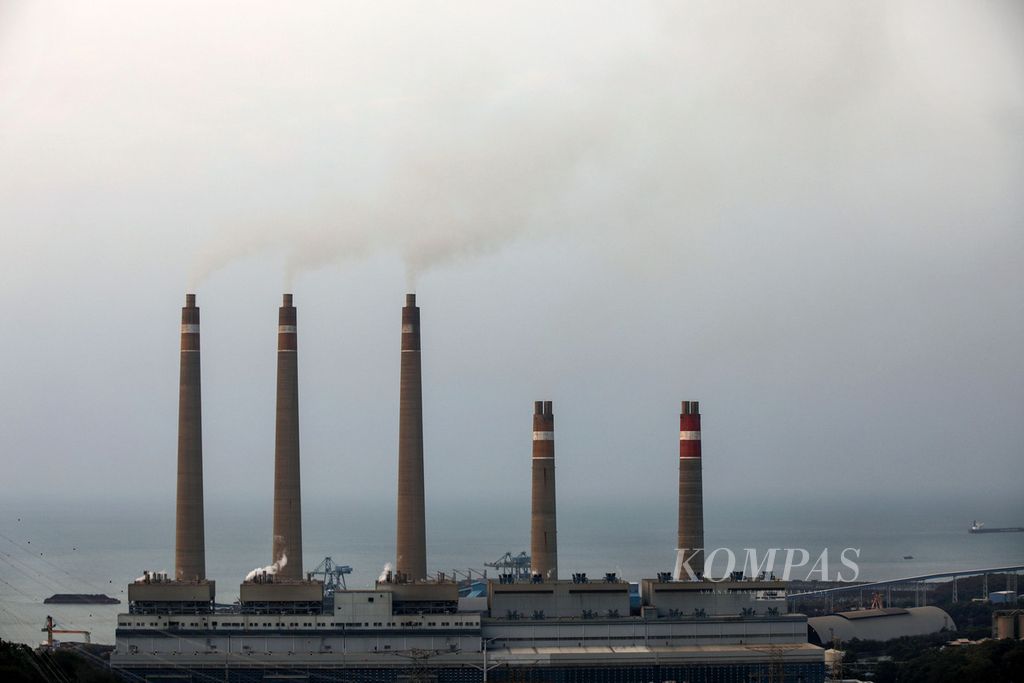 Steam Power Plant (PLTU) Suralaya, Merak, Cilegon, Banten, on Monday (28/8/2023). PT Perusahaan Listrik Negara (Persero) or PLN is being sued by the Central Information Commission to release emission data generated by the operation of PLTU Suralaya in Cilegon, Banten, and PLTU Ombilin in Padang, West Sumatra, to the public.