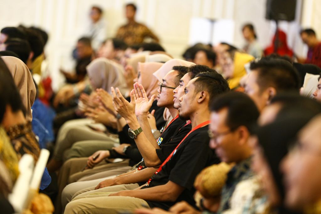 Mahasiswa dari 300 perguruan tinggi negeri dan swasta dari seluruh Tanah Air hadir pada acara peluncuran penguatan Program Magang Mahasiswa Bersertifikat (PMMB) oleh BUMN di Jakarta, Rabu (12/2/2020). PMMB merupakan program yang bertujuan memberikan pengayaan wawasan dan keterampilan mahasiswa untuk mempersiapkan dan menciptakan sumber daya manusia Indonesia unggul terutama menghadapi persaingan global melalui keselarasan kurikulum industri dan perguruan tinggi. 