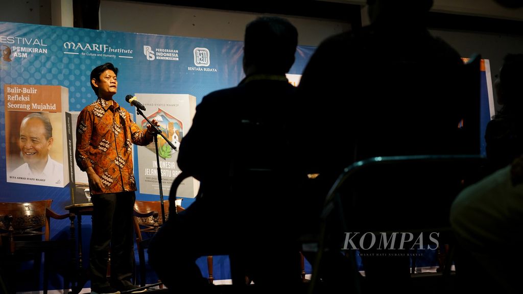 Direktur Eksekutif Maarif Institute Abdul Rohim Ghazali saat memberikan sambutan dalam acara Peluncuran dan Diskusi Buku Ahmad Syafii Maarif di Bentara Budaya Jakarta, Jakarta, Kamis (27/10/2022). 