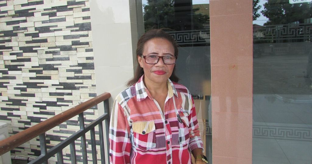 Koordinator Guru Honorer Lulus Passing Grade 2021, Dina Nomleni di Kupang, Sabtu (25/2/2023).