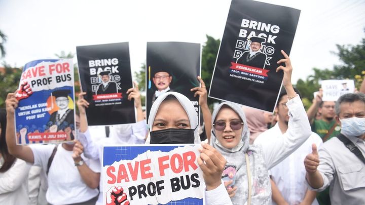 Mogok, Perlawanan Sivitas Kedokteran Unair terhadap Pemberhentian Dekan