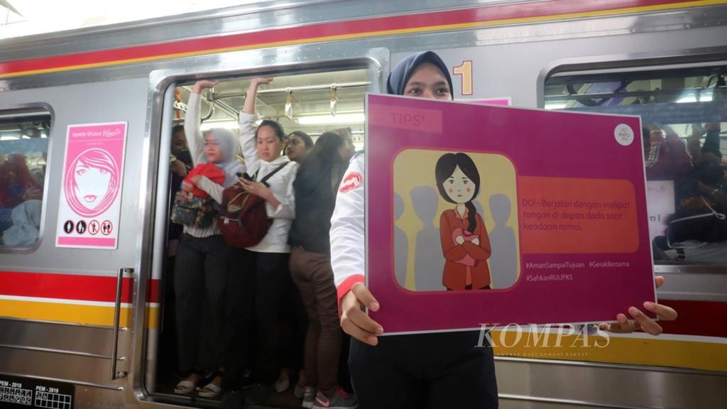 PT Kereta Commuter Indonesia (KCI) menggelar kampanye pencegahan pelecehan seksual yang kerap terjadi di Stasiun Sudirman, Jakarta Pusat, Selasa (12/3/2019). 