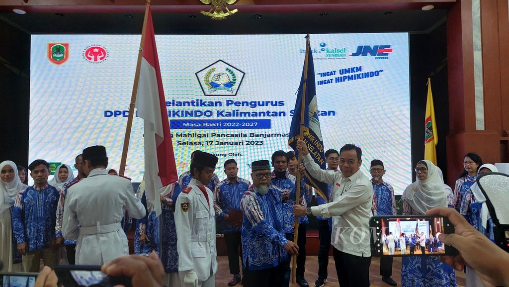 Pelantikan Pengurus Dewan Pimpinan Daerah Himpunan Pengusaha Mikro dan Kecil Indonesia  Kalimantan Selatan Masa Bakti 2022-2027 di Gedung Mahligai Pancasila, Banjarmasin, Selasa (17/1/2023).