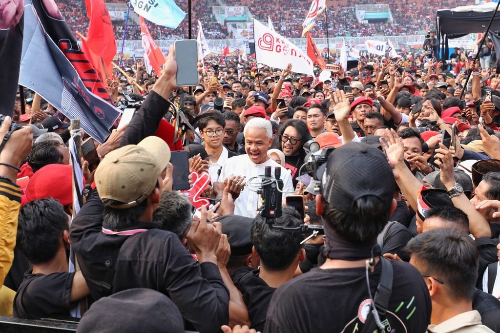 Calon presiden nomor urut 3, Ganjar Pranowo, hadir dalam kampanye akbar di Stadion Pakansari Bogor, Jawa Barat, Jumat (9/2/2024).