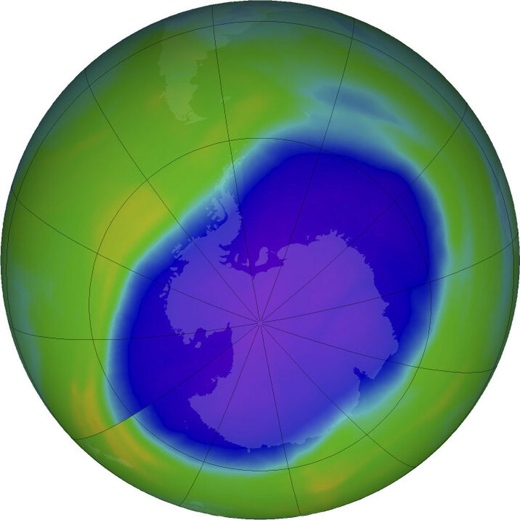 Warna biru dan ungu menunjukkan lubang di lapisan ozon pelindung Bumi di atas Antartika, 5 Oktober 2022. PBB menyebutkan, lapisan ozon perlahan pulih dengan kecepatan yang akan sepenuhnya memperbaiki lubang di Antartika sekitar 43 tahun ke depan.