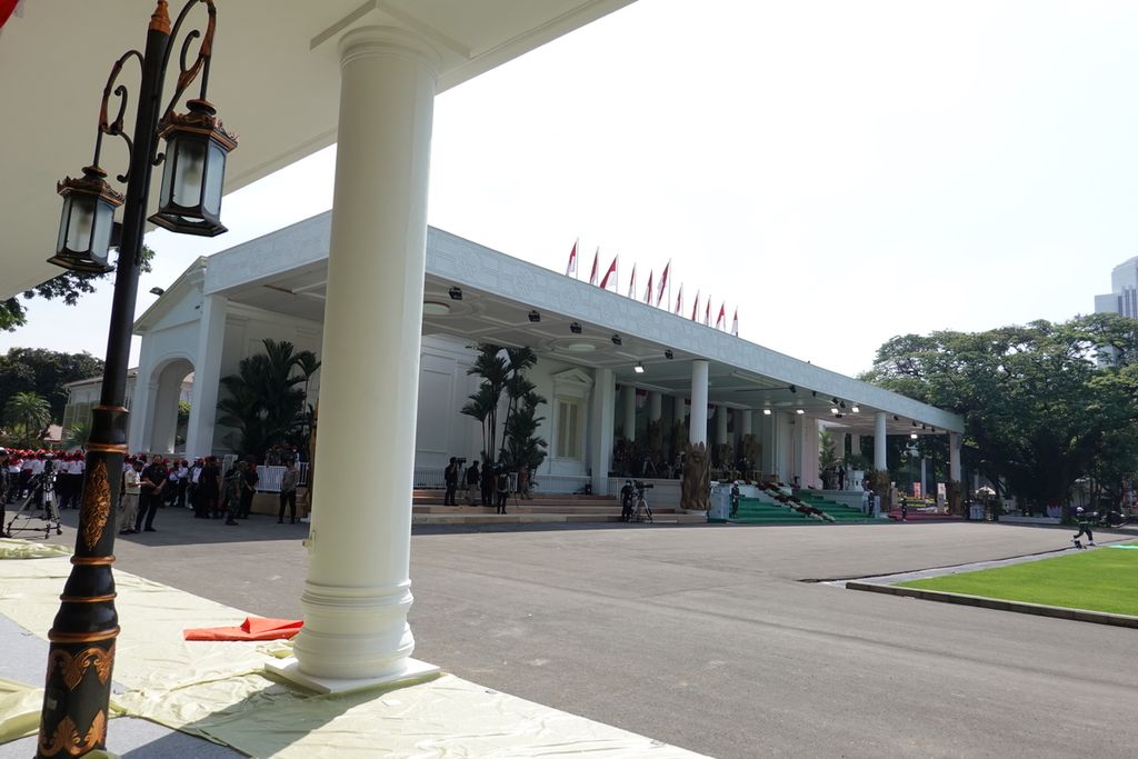 Suasana persiapan jelang HUT Kemerdekaan Ke-77 RI di halaman depan Istana Merdeka Jakarta ketika dilaksanakan geladi kotor Upacara Peringatan Detik-detik Proklamasi Kemerdekaan RI di Istana Merdeka, Minggu (14/8/2022).