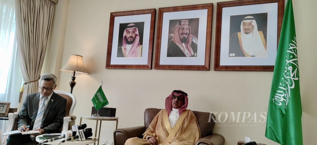 Duta Besar Arab Saudi di Jakarta Faisal Abdullah Al Amudi memaparkan operasi kemanusiaan yang diselenggarakan Riyadh di Sudan. Dalam paparan di Jakarta pada Kamis (27/4/2023) itu, Al Amudi menyebut operasi itu bukti kerja sama kuat Arab Saudi dengan sejumlah negara.