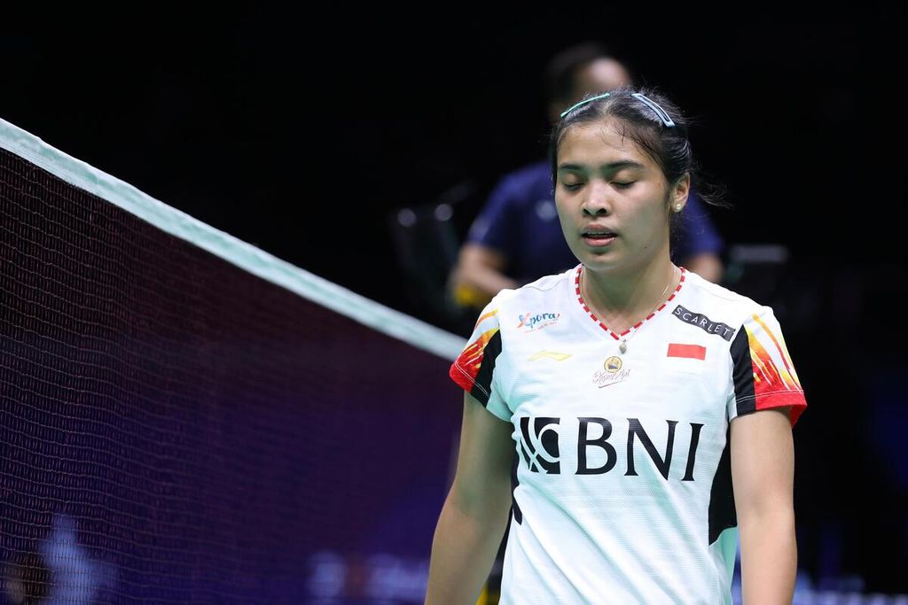 The sole expression of Gregoria Mariska Tunjung's daughter during the final match of the Uber Cup against Chen Yu Fei (China) at Chengdu Hi Tech Zone Sports Center Gymnasium, China, on Sunday (5/5/2024). Gregoria was defeated with a score of 7-21, 16-21.