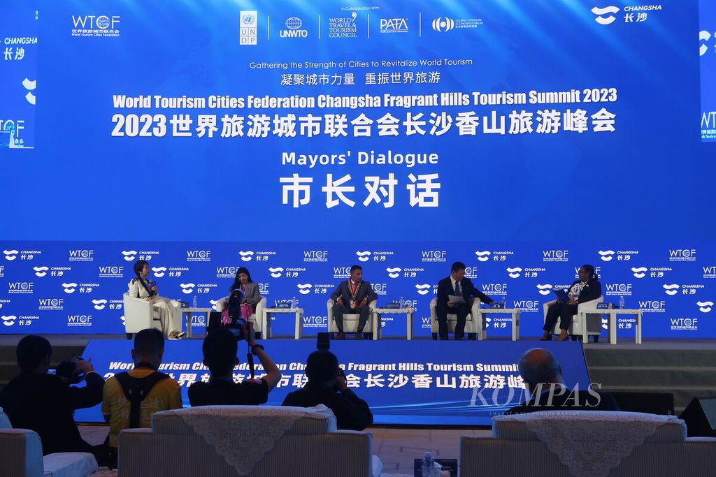 Sejumlah pejabat kota dari sejumlah negara membahas pariwisata urban dalam World Tourism Cities Federation (WTCF) Changsha Fragrant Hills Tourism Summit 2023 di Changsha, Hunan, China, Rabu (10/5/2023). 