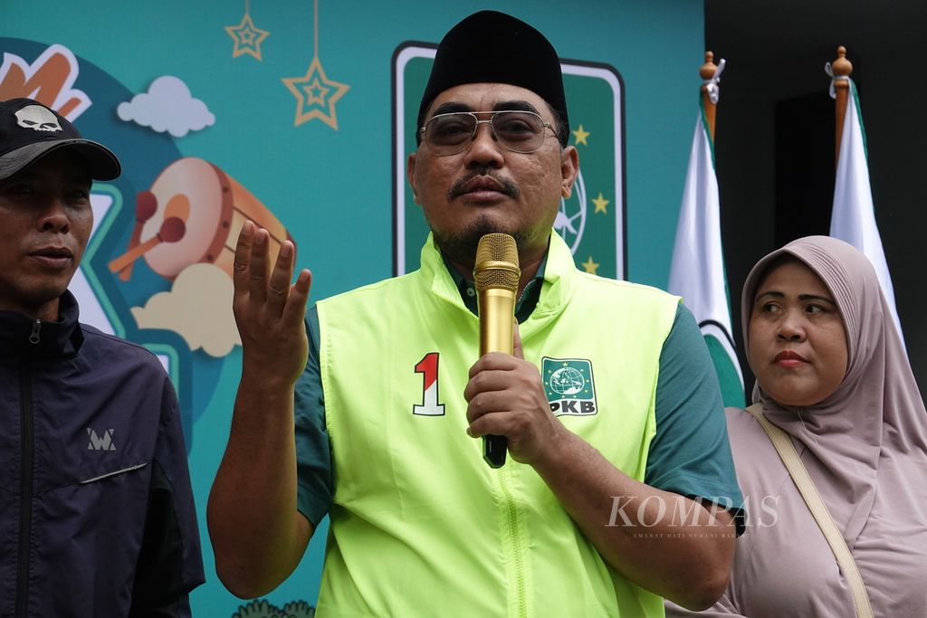 Wakil Ketua Umum PKB Jazilul Fawaid memberikan keterangan pers dalam acara Mudik Bersama Partai Kebangkitan Bangsa 2024 di kantor Dewan Pimpinan Pusat PKB, Jakarta, Sabtu (6/4/2024) sore.