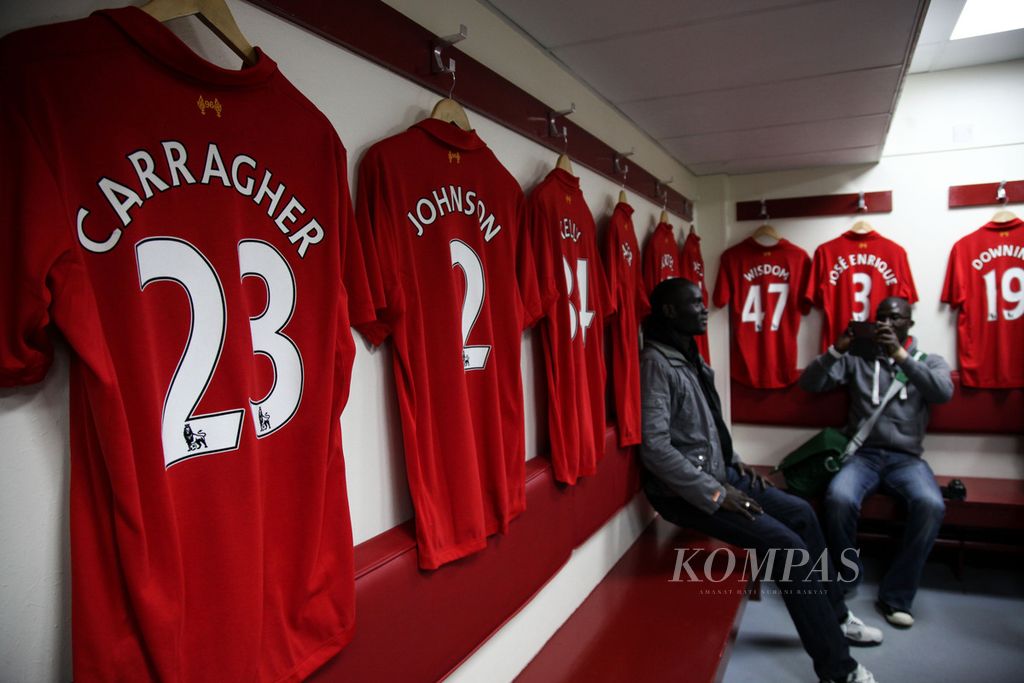 Ruang ganti pemain di Stadion Anfield, Liverpool dalam foto tahun 2020. Menjelang dimulainya Liga Inggris musim 2024/2025, Liverpool belum mengumumkan pembelian pemain baru.