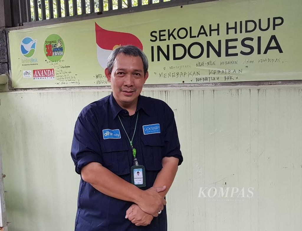 Ananda Buddhisuharto siap mendidik penyapu jalan dengan pembekalan karakter melalui lembaga Sekolah Hidup Indonesia, di Kota Bandung, Jawa Barat, Senin (9/5/2022).