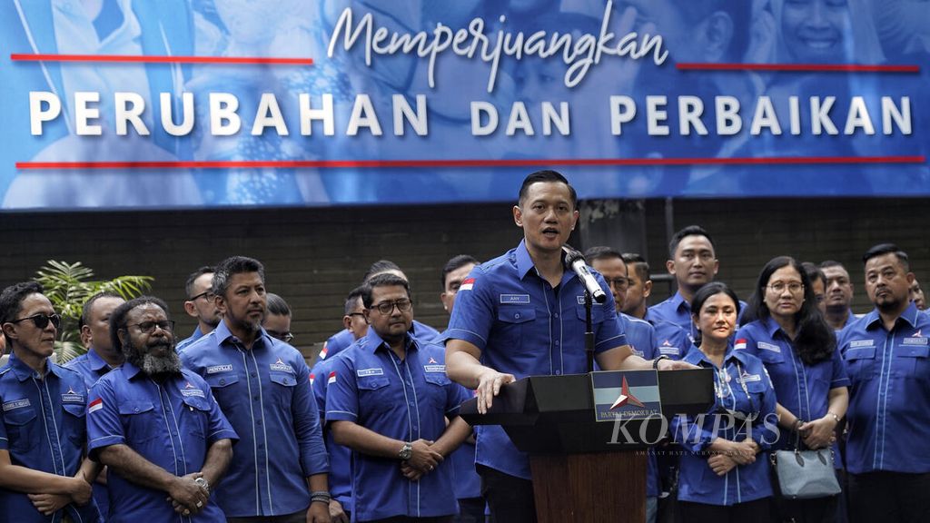 Ketua Umum Partai Demokrat Agus Harimurti Yudhoyono ketika menyampaikan Pidato Awal Tahun 2023 di Kantor DPP Partai Demokrat, Jakarta, Kamis (12/1/2023). 