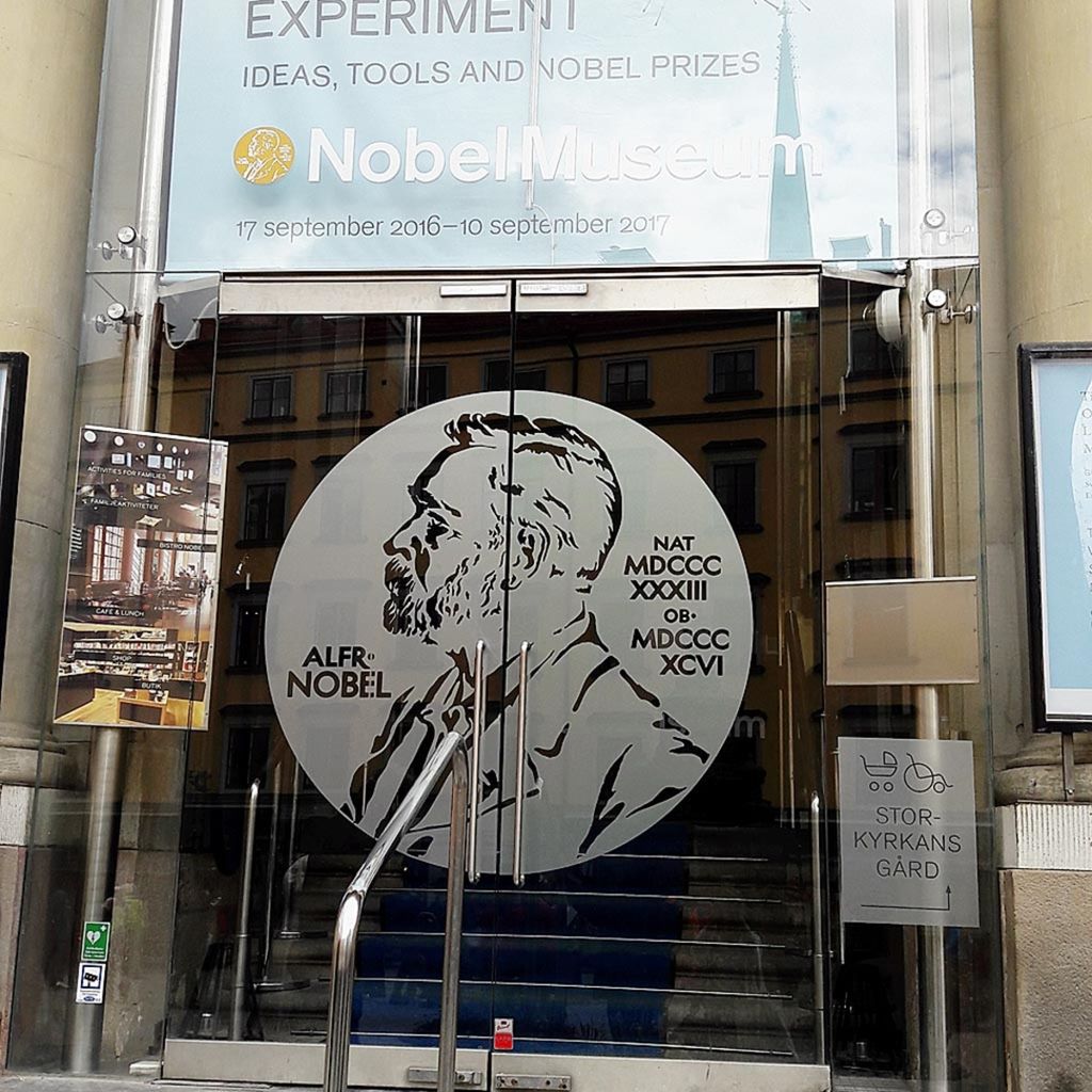 Museum Nobel di Stockholm, Swedia, ini sesuai namanya menyajikan berbagai hal tentang sejarah penghargaan bergengsi Nobel dengan berbagai informasi yang terkait. Foto diambil awal Mei 2017. 