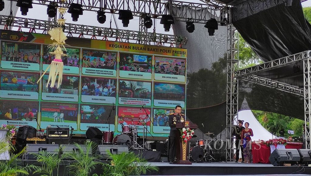 Kepala Polda Bali Irjen Putu Jayan Danu Putra memberikan sambutan dalam acara syukuran Hari Bhayangkara Ke-77, yang digelar Polda Bali, di area Lapangan Puputan Margarana Niti Mandala Renon, Kota Denpasar, Sabtu (1/7/2023).