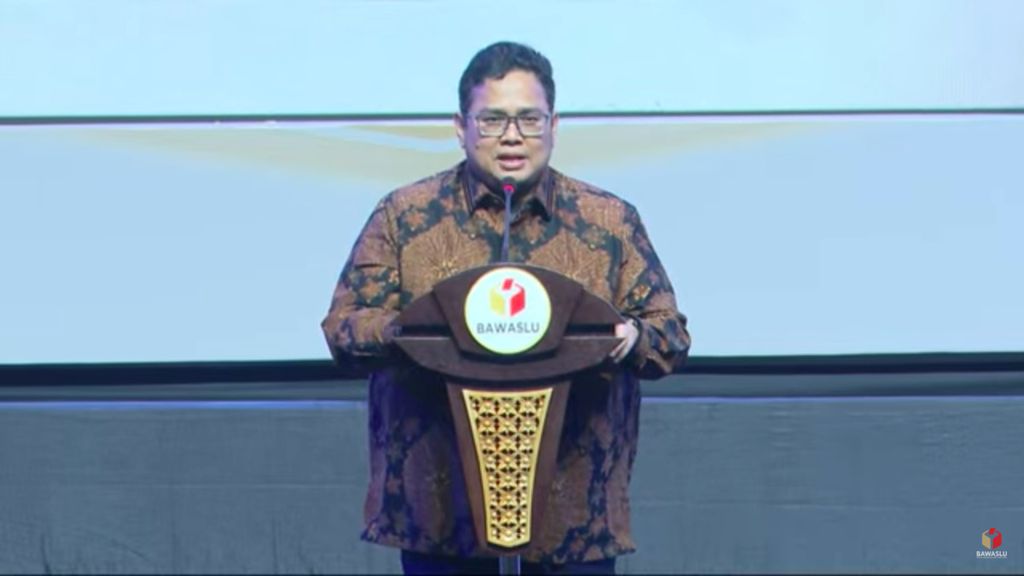 Ketua Badan Pengawas Pemilu (Bawaslu) Rahmat Bagja menyampaikan kata sambutan dalam rapat koordinasi bersama beberapa kementerian dan pemerintah daerah di Jakarta, Selasa (17/9/2024). Ia menekankan pentingnya menjaga netralitas ASN selama penyelenggaraan pemilihan dan menegaskan bahwa kepala desa tidak boleh kampanye selama Pilkada.