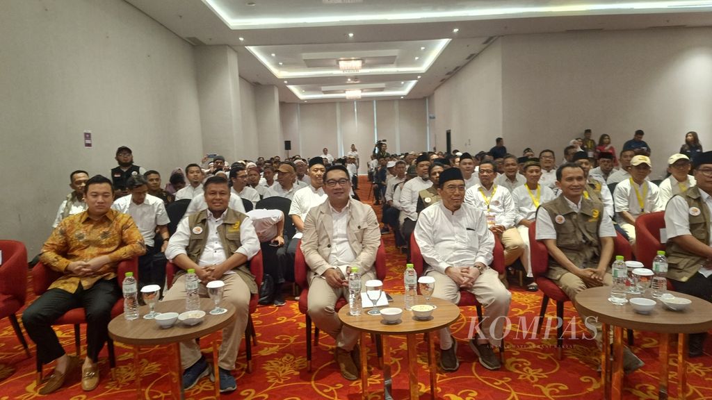 Pasangan calon gubernur dan wakil gubernur Jakarta, Ridwan Kamil-Suswono, hadir dalam acara deklarasi dan pengukuhan kelompok sukarelawan Jaringan Pelayan Masyarakat (Jaran Emas) di Jakarta, Senin (16/9/2024).