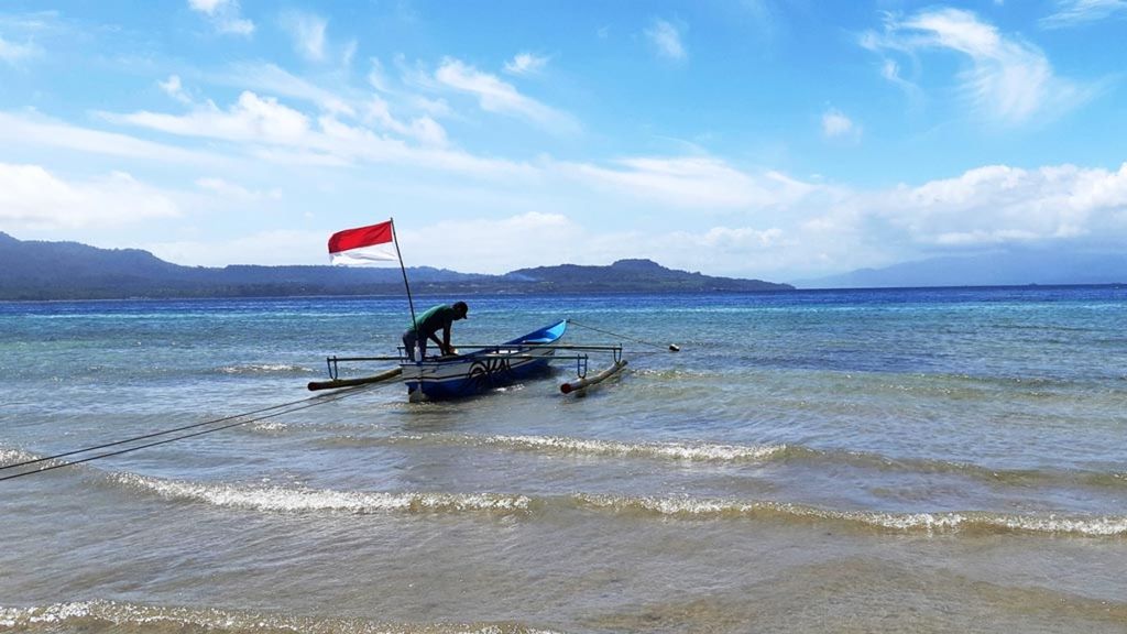 Perahu motor nelayan di Desa Tulehu, Kecamatan Salahutu, Kabupaten Maluku Tengah, Maluku, pada Minggu (28/7/2019) berlabuh di pesisir pantai desa tersebut.
