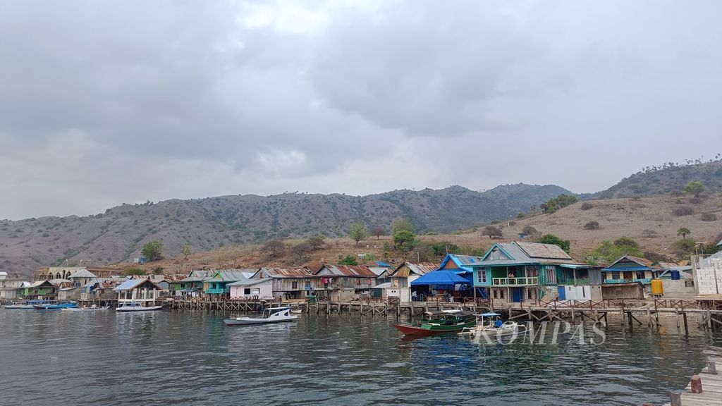 Desa Komodo merupakan satu-satunya permukiman yang tersisa di Pulau Komodo, Manggarai Barat, Nusa Tenggara Timur, Jumat (5/1/2024).