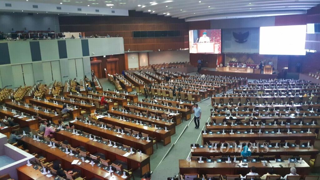 Rapat Paripurna DPR di Kompleks Parlemen, Senayan, Jakarta, Senin (16/9/2019).