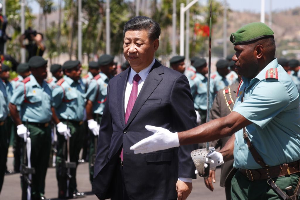 Presiden China Xi Jinping tiba di Port Moresby, Papua Niugini, untuk menghadiri KTT APEC, 16 November 2018.