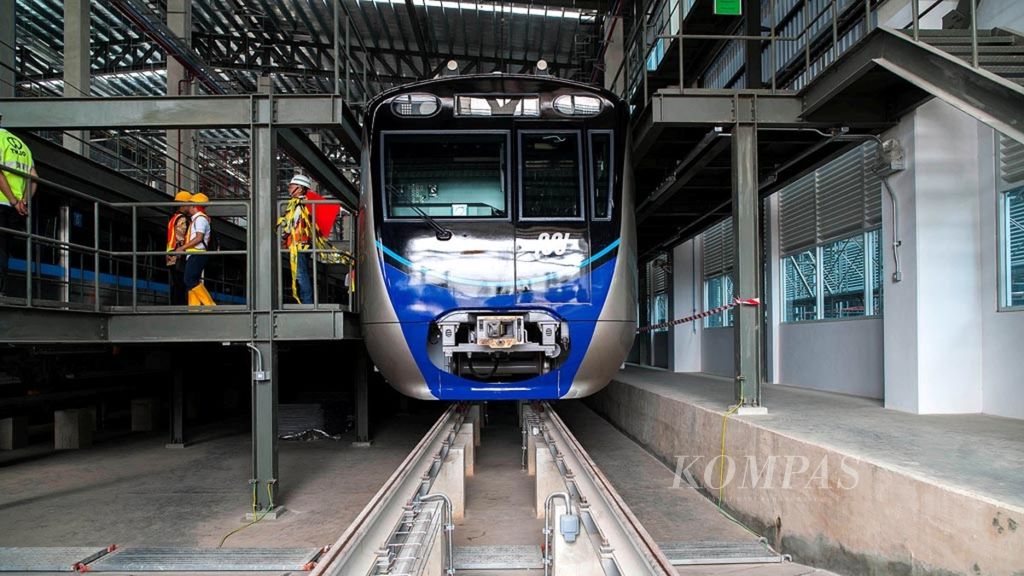 Rangkaian kereta MRT Jakarta berada di Depo MRT Lebak Bulus, Jakarta Selatan, Minggu (1/7/2018). Manajemen MRT Jakarta memperkirakan potensi penumpang per hari mencapai 130.000 orang.