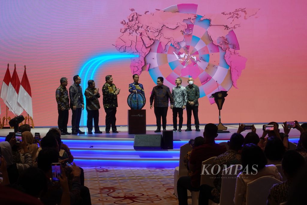 Presiden Joko Widodo saat meresmikan Pembukaan UMKM Expo (rt) Brilianpreneur 2023 di Jakarta Convention Center, Jakarta, Kamis (7/12/2023).