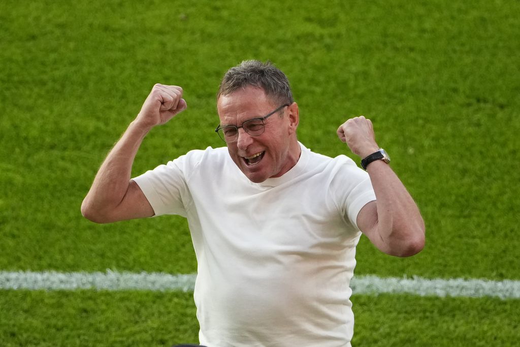 Pelatih Austria Ralf Rangnick merayakan kemenangan timnya atas Belanda, 3-2, pada laga Grup D Piala Eropa 2024 di Berlin, Jerman, Selasa (25/6/2024) malam WIB. Austria lolos ke fase gugur sebagai juara Grup D.