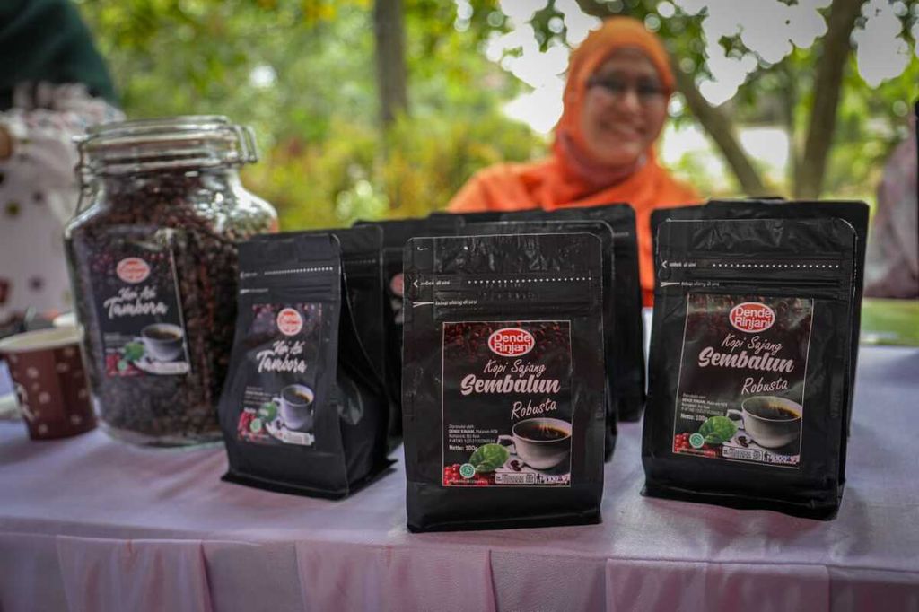 Kopi robusta Lombok seperti terlihat masih dalam kemasan akan menjadi produk unggulan <i>go internasional</i> melalui penyelenggaraan MotoGP. Kopi ini merupakan hasil petani yang tergabung dalam asosiasi petani kopi di Lombok, Nusa Tenggara Barat, seperti diperlihatkan Rabu (26/1/2022). 