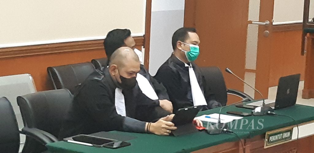 Jaksa penuntut umum mendengarkan pembacaan nota pembelaan atau pleidoi oleh terdakwa Irjen Teddy Minahasa dalam perkara peredaran 5 kg sabu di Pengadilan Negeri Jakarta Barat, Jakarta, Kamis (13/4/2023).