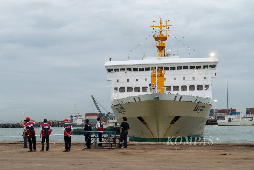 Kapal Motor Kelud tiba di Pelabuhan Batu Ampar, Batam, Kepulauan Riau, Kamis (22/12/2022).