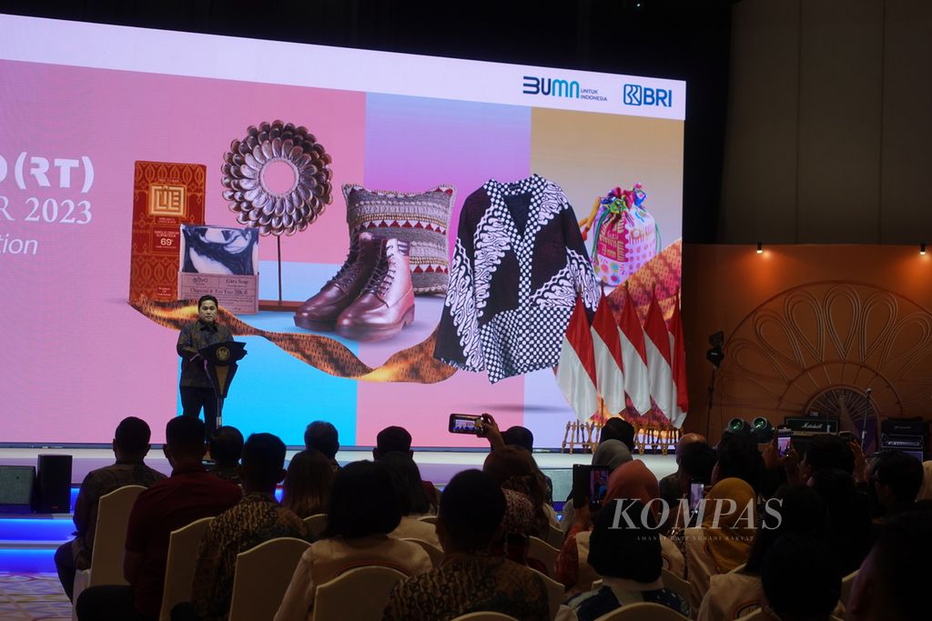 Menteri Badan Usaha Milik Negara Erick Thohir saat memberikan laporan pada Peresmian Pembukaan UMKM Expo (rt) Brilianpreneur 2023 di Jakarta Convention Center, Jakarta, Kamis (7/12/2023).