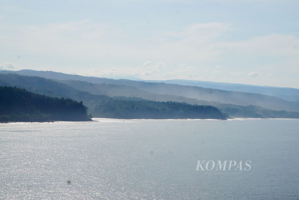 Keindahan gugusan pulau di Kabupaten Pesisir Barat, Lampung, pada April 2016. Pengembangan pariwisata di kabupaten itu masih terkendala akses transportasi dan listrik.