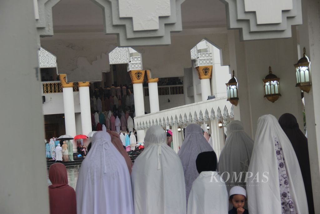 Shalat Idul Fitri di Pontianak, Kalimantan Barat, Sabtu (22/4/2023).