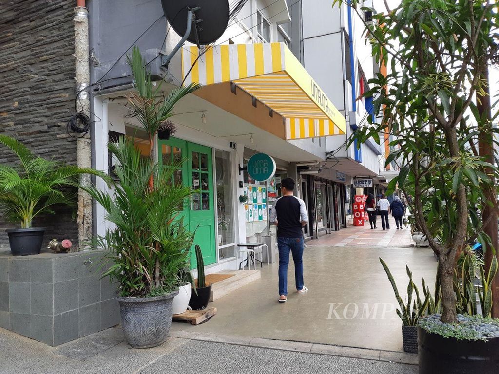 Muncul kafe dan restoran baru di kawasan Melawai, Blok M, Jakarta Selatan, akibat mulai bergeliatnya aktivitas di tempat itu setelah beroperasinya moda raya terpadu (MRT).