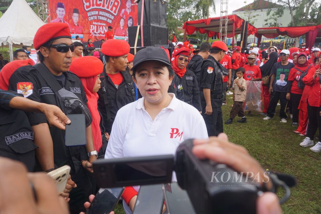 Ketua DPP PDI-P Puan Maharani menghadiri kampanye di Rempoah, Baturraden, Banyumas, Jawa Tengah, Jumat (2/2/2024).