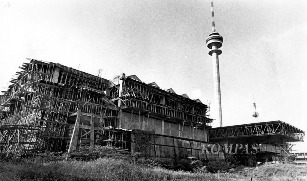 Pembangunan gedung studio TVRI Jakarta ini sudah beberapa tahun berhenti karena pemborong tidak bisa melanjutkan pembangunannya. Dalam waktu dekat pembangunan gedung ini akan dilanjutkan dengan menggunakan sumber dana Departemen Penerangan, 4/9/1980.