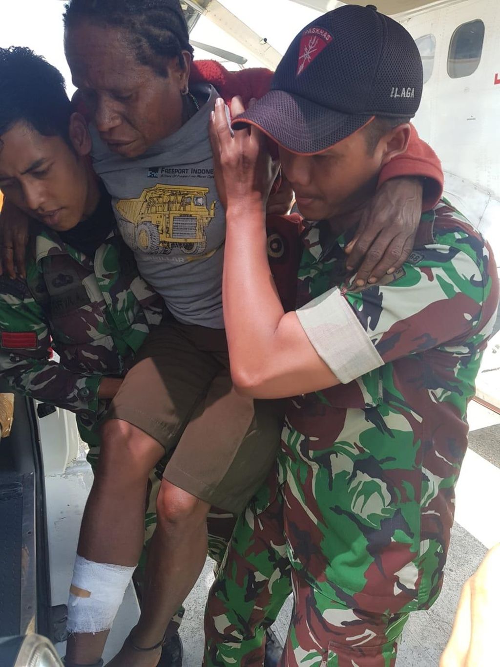Para korban luka dalam insiden kontak senjata antara aparat keamanan dan kelompok bersenjata di Kampung Olenki, Kabupaten Puncak, Papua, Selasa (17/9/2019).