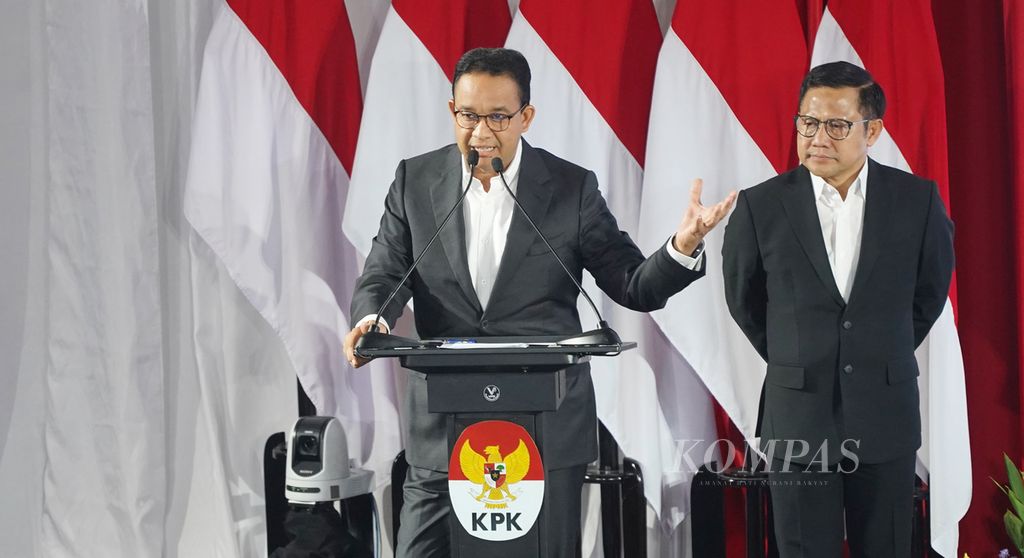 Pasangan Anies Baswedan dan Muhaimin Iskandar menyampaikan pandangan tentang antikorupsi ketika Komisi Pemberantasan Korupsi menggelar acara Penguatan Antikorupsi untuk Penyelenggara Negara Berintegritas (Paku Integritas) di Gedung Juang KPK, Jakarta, Rabu (17/1/2024).