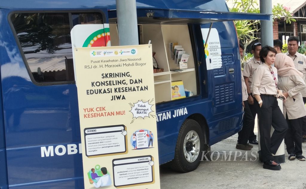 Pusat Kesehatan Jiwa Nasional Rumah Sakit Jiwa dr H Marzoeki (PKJN RSJMM) di Bogor memiliki layanan kesehatan jiwa bergerak yang memberikan edukasi, deteksi, dan konsultasi yang menjangkau sekolah, khususnya di Bogor, Senin (30/10/2023).
