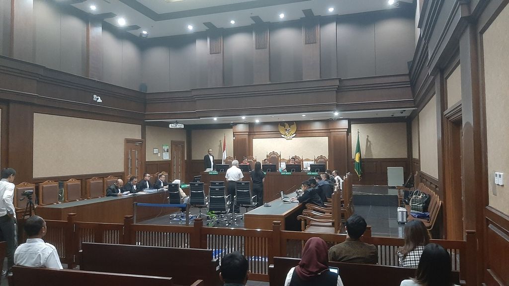 Tiga saksi diajukan oleh jaksa penuntut umum dalam persidangan dugaan gratifikasi dan pencucian uang dengan terdakwa Rafael Alun Trisambodo di Pengadilan Negeri Jakarta Pusat, Senin (16/10/2023).