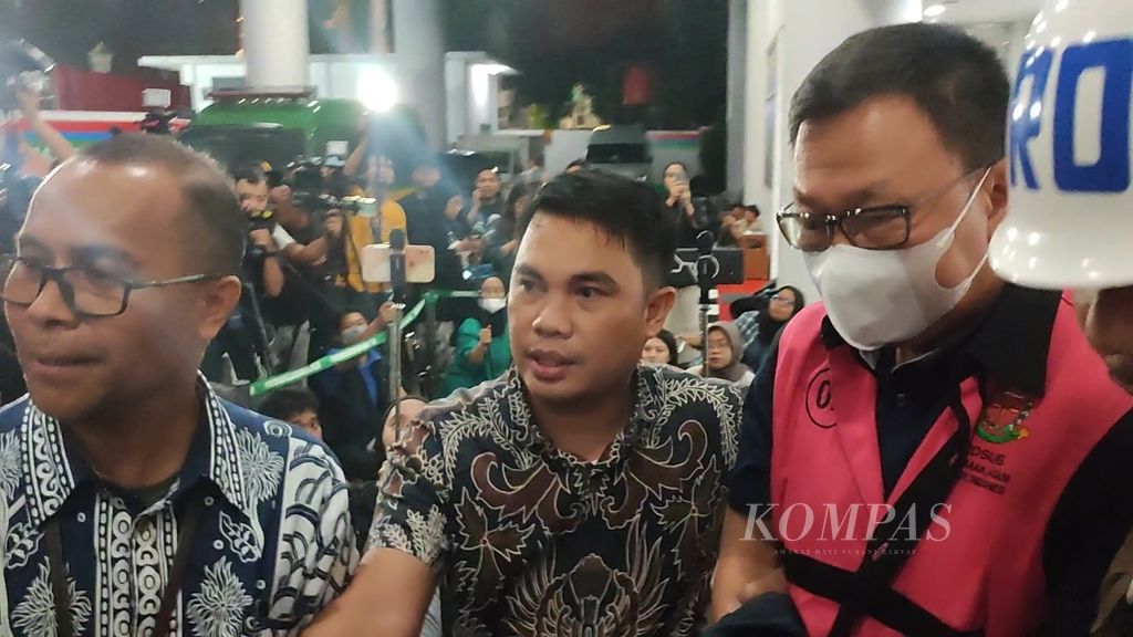 Kejaksaan Agung menetapkan lima orang tersangka dalam kasus dugaan korupsi tambang ilegal di PT Timah Tbk, (26/4/2024) di Jakarta.