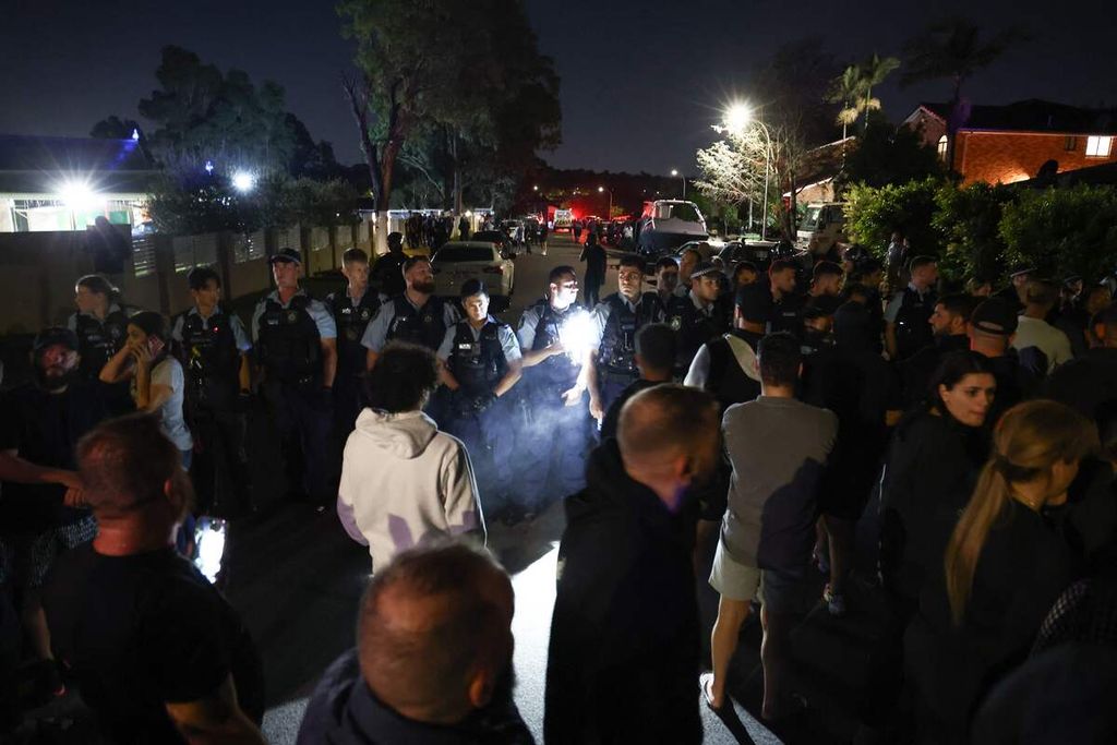 Concerned locals briefly clashed with police who were on guard in front of the Good Shepherd Assyrian Orthodox Church in Wakeley, New South Wales on Monday (15/4/2024).