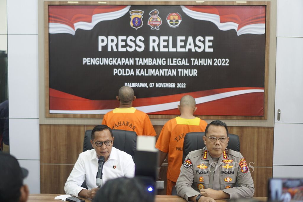 Kepala Bidang Hubungan Masyarakat Polda Kaltim Komisaris Besar Yusuf Sutejo memberi keterangan kepada wartawan di Markas Polda Kalimantan Timur di Kota Balikpapan, Senin (7/11/2022).