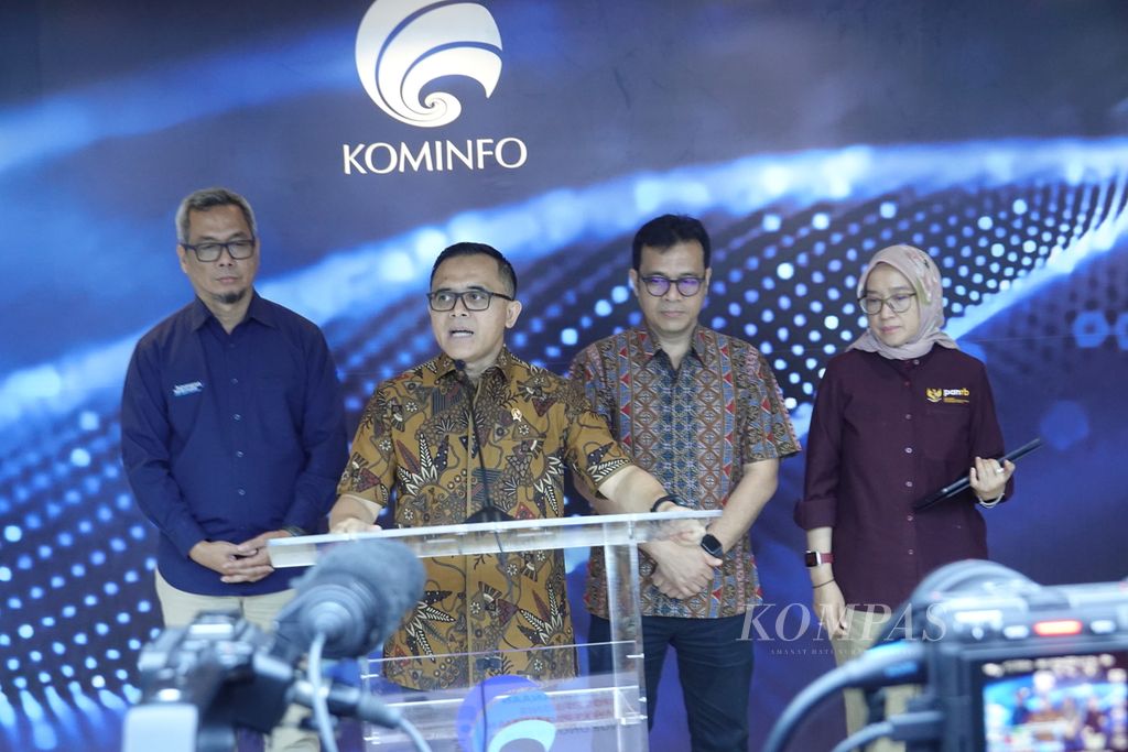 Press statement at the Ministry of Communication and Information Technology Office, Jakarta, Wednesday (17/4/2024).