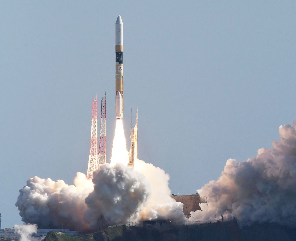 Roket H-IIA yang membawa wahana kecil di permukaan Bulan dan benda-benda lainnya lepas landas dari Pusat Luar Angkasa Tanegashima di Pulau Tanegashima, Prefektur Kagoshima, Jepang, 7 September 2023. 